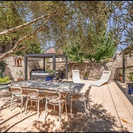 Comme Evidence Villa